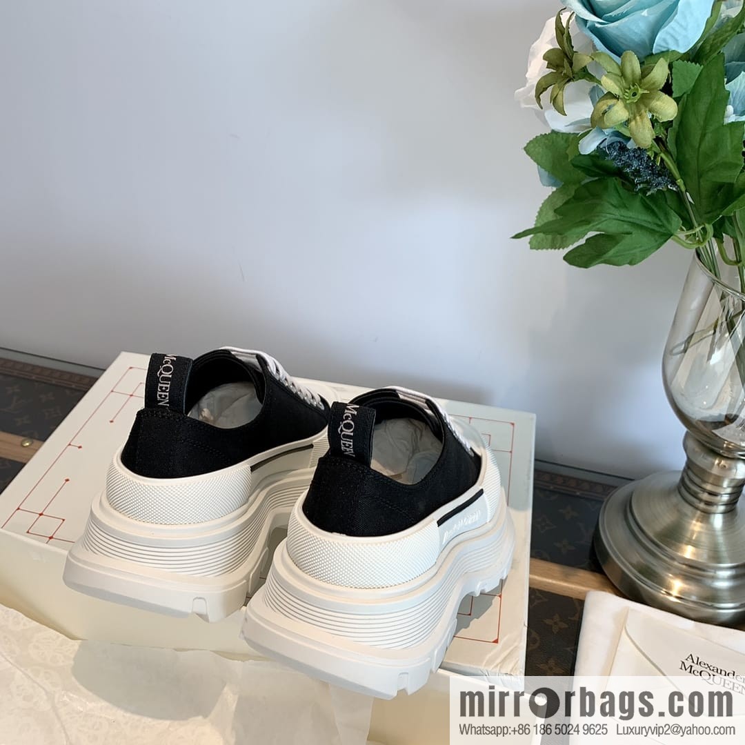 ๐๐ฅ๐๐ฑ๐๐ง๐๐๐ซ*๐๐๐๐ฎ๐๐ง McQueen classic canvas platform white shoes