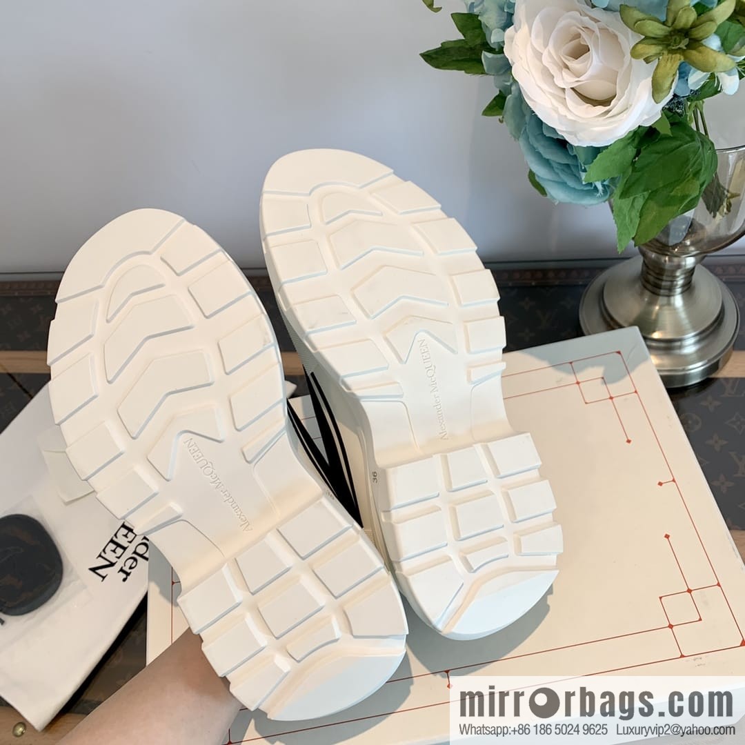 ๐๐ฅ๐๐ฑ๐๐ง๐๐๐ซ*๐๐๐๐ฎ๐๐ง McQueen classic canvas platform white shoes