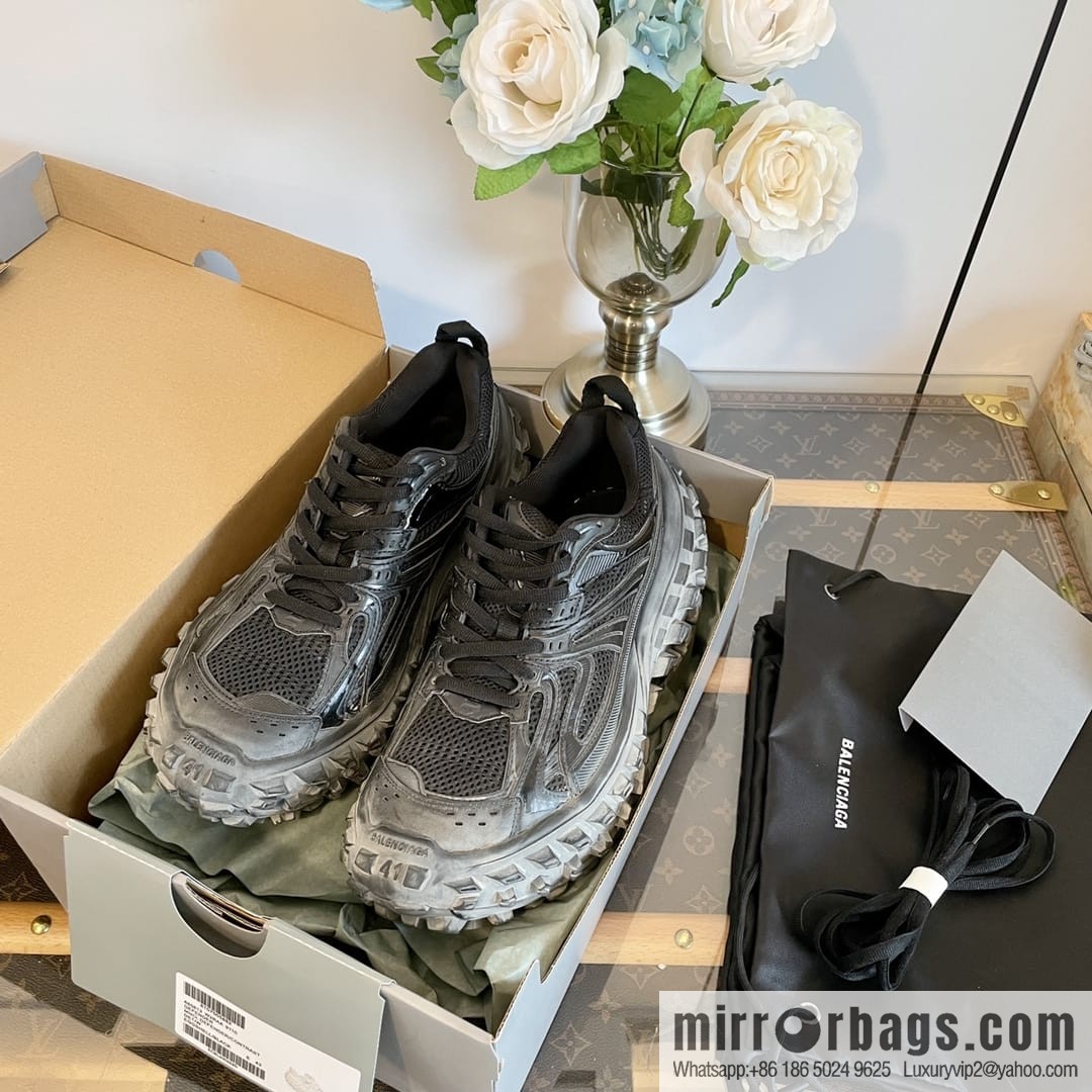 ๐๐๐ฅ๐๐ง๐๐ข๐๐ ๐ Defender Balenciaga Vintage Tire Shoes