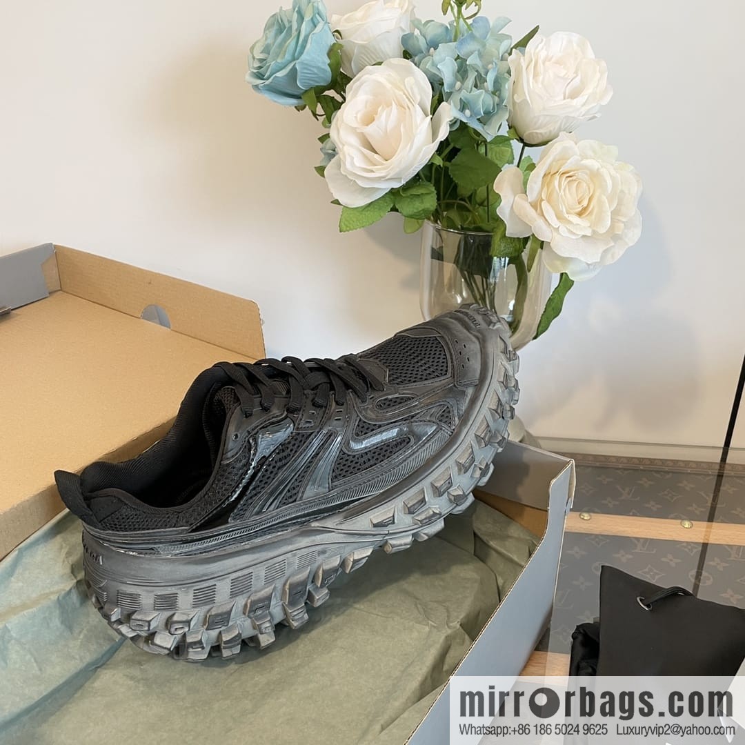 ๐๐๐ฅ๐๐ง๐๐ข๐๐ ๐ Defender Balenciaga Vintage Tire Shoes
