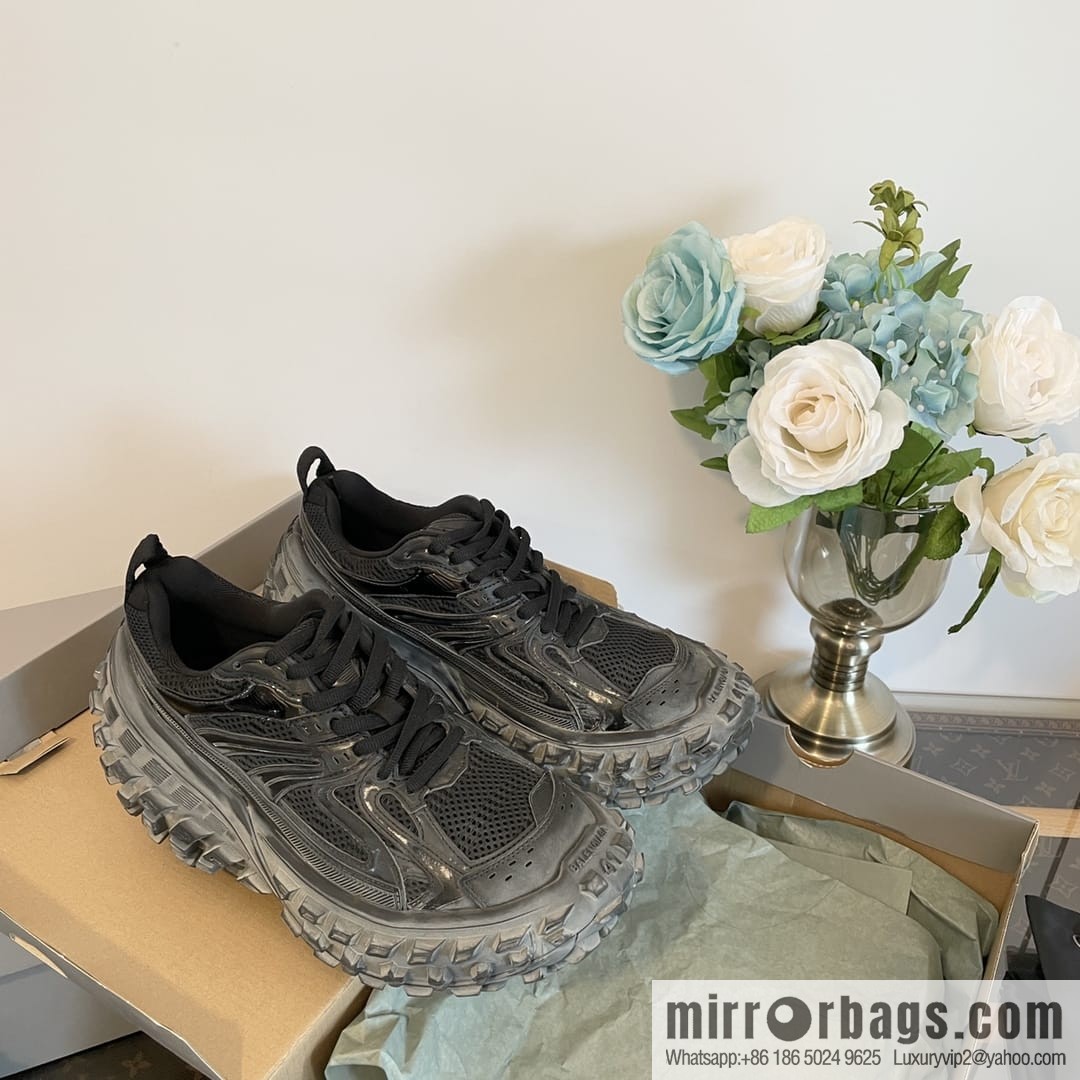 ๐๐๐ฅ๐๐ง๐๐ข๐๐ ๐ Defender Balenciaga Vintage Tire Shoes