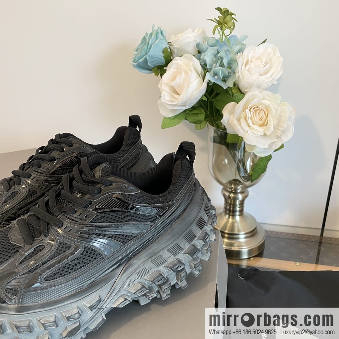 ๐๐๐ฅ๐๐ง๐๐ข๐๐ ๐ Defender Balenciaga Vintage Tire Shoes