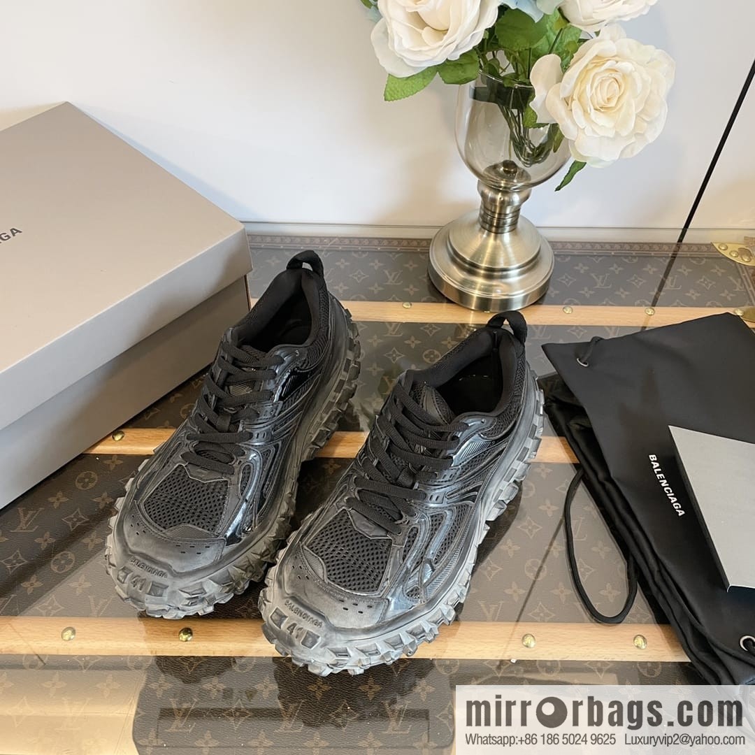 ๐๐๐ฅ๐๐ง๐๐ข๐๐ ๐ Defender Balenciaga Vintage Tire Shoes