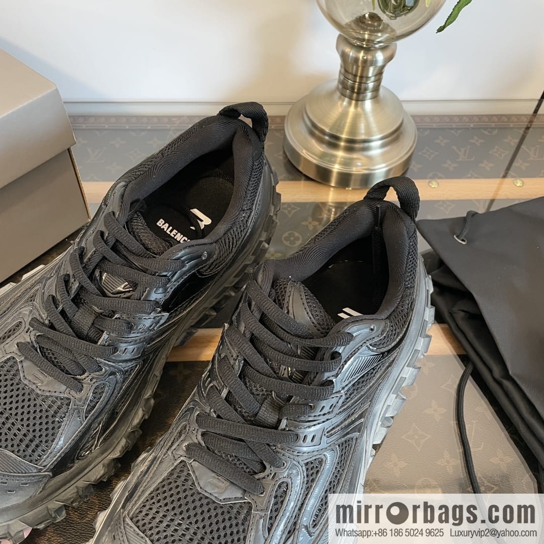 ๐๐๐ฅ๐๐ง๐๐ข๐๐ ๐ Defender Balenciaga Vintage Tire Shoes