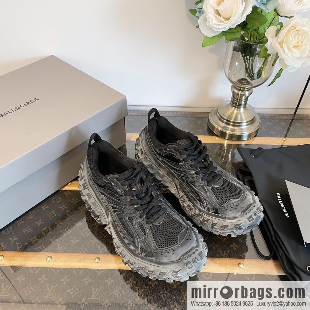 ๐๐๐ฅ๐๐ง๐๐ข๐๐ ๐ Defender Balenciaga Vintage Tire Shoes