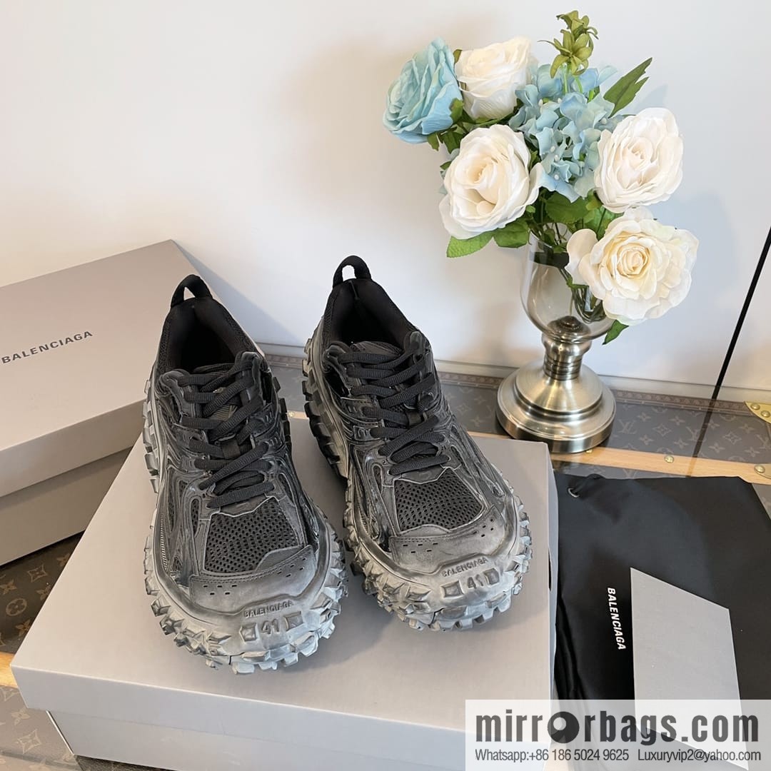 ๐๐๐ฅ๐๐ง๐๐ข๐๐ ๐ Defender Balenciaga Vintage Tire Shoes
