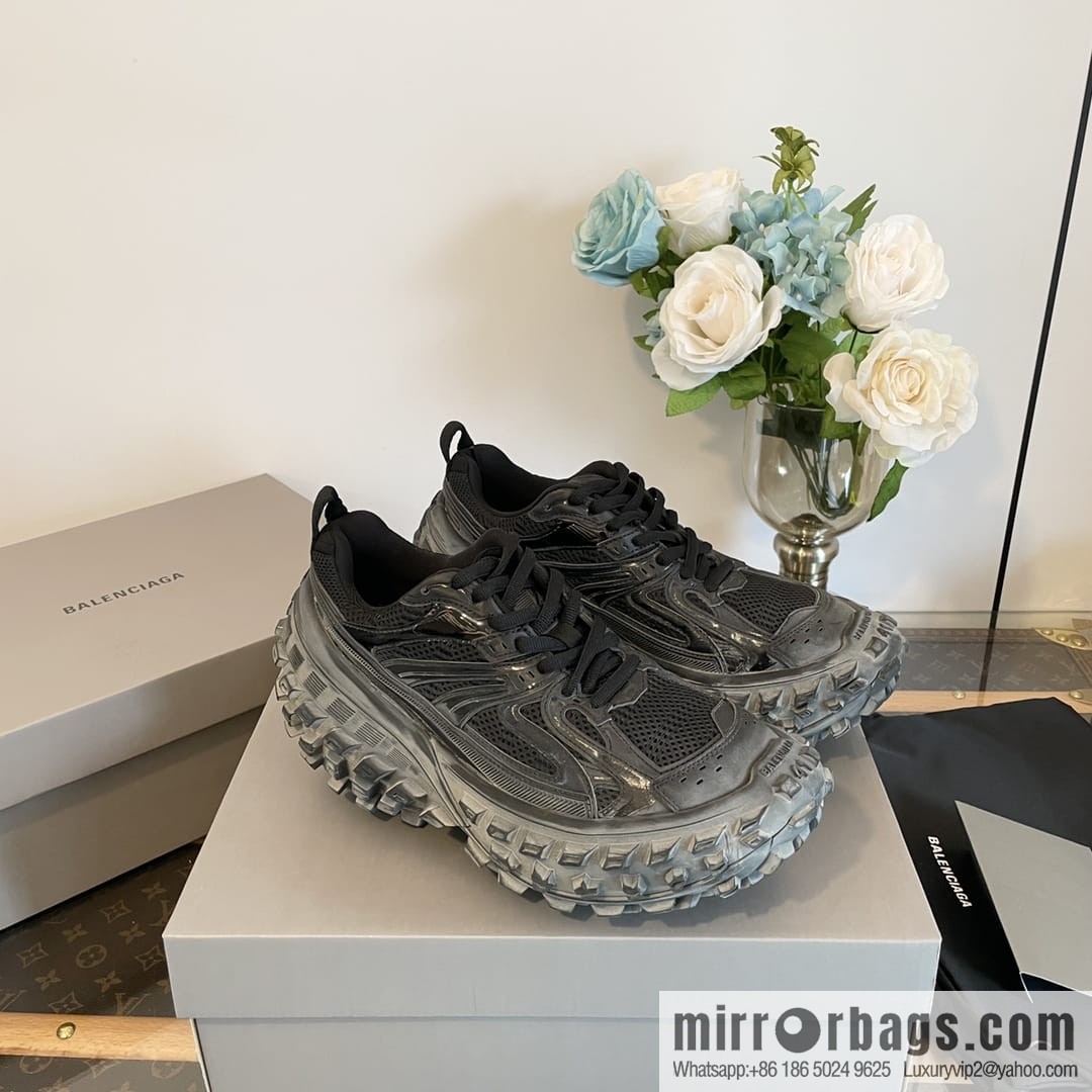 ๐๐๐ฅ๐๐ง๐๐ข๐๐ ๐ Defender Balenciaga Vintage Tire Shoes