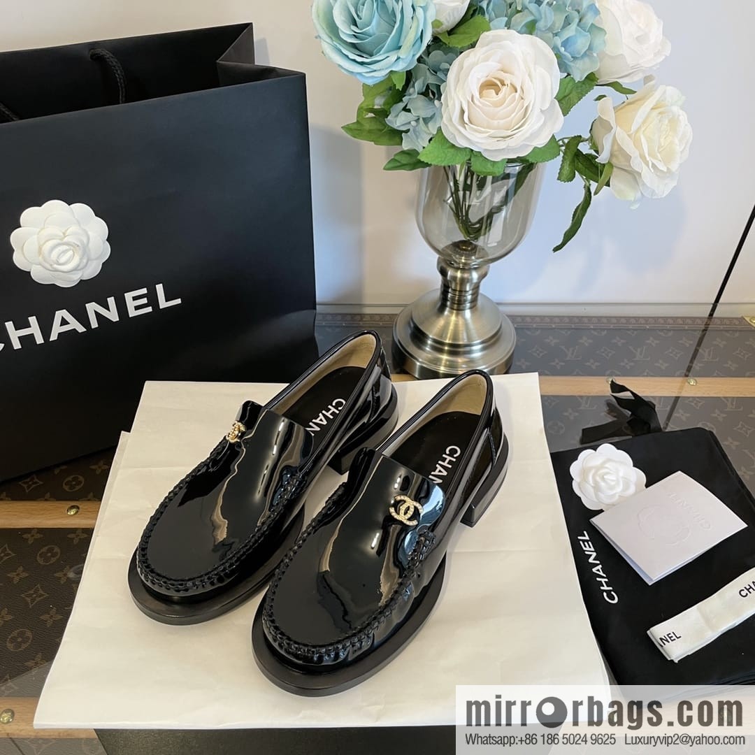 Chanel small fragrance double logo buckle patent leather loafers