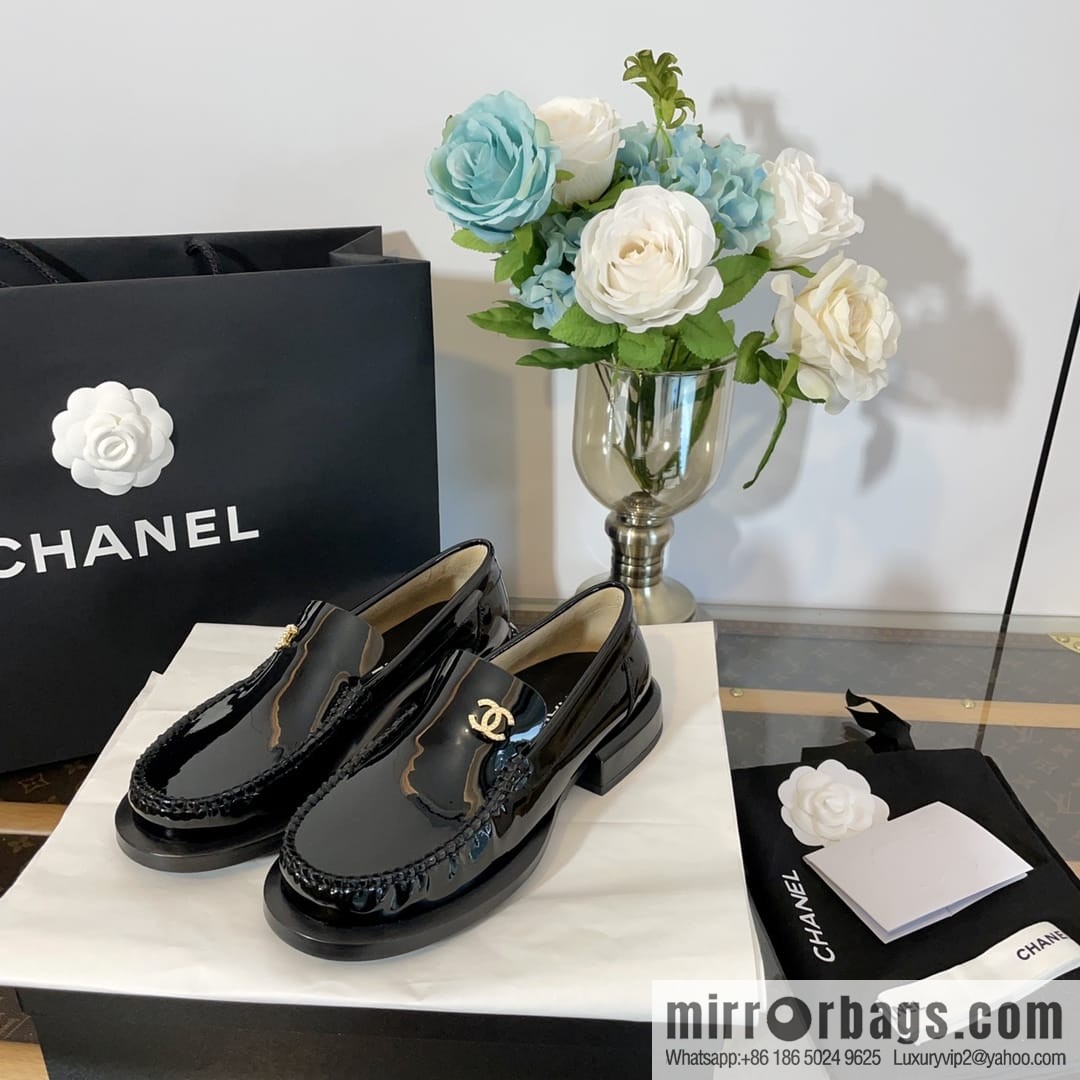 Chanel small fragrance double logo buckle patent leather loafers