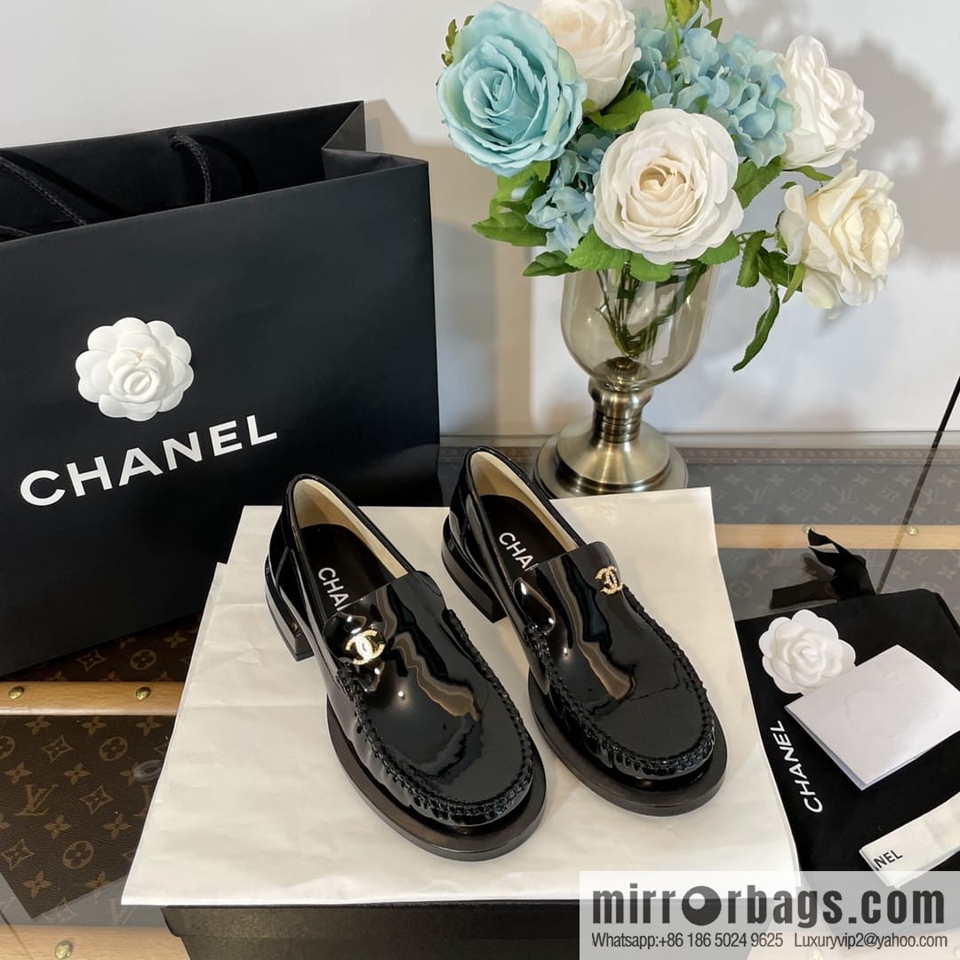 Chanel small fragrance double logo buckle patent leather loafers