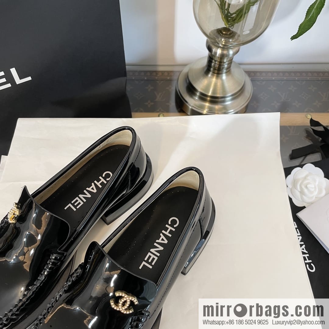 Chanel small fragrance double logo buckle patent leather loafers