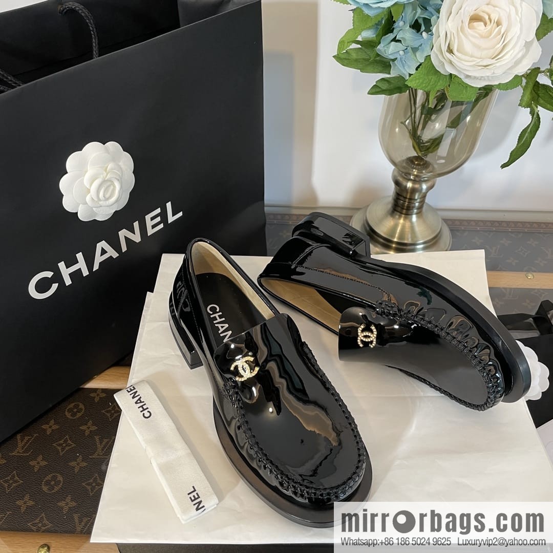 Chanel small fragrance double logo buckle patent leather loafers