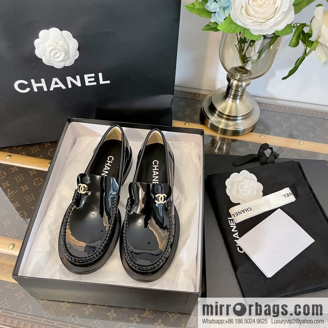 Chanel small fragrance double logo buckle patent leather loafers