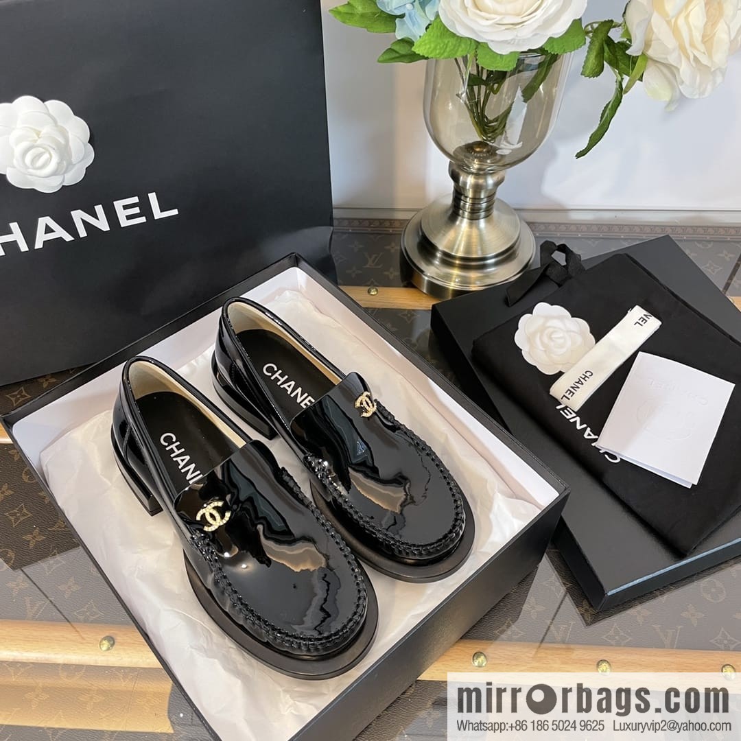 Chanel small fragrance double logo buckle patent leather loafers