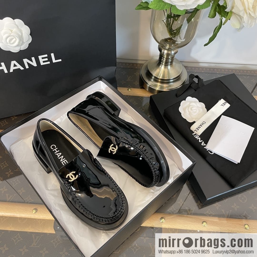 Chanel small fragrance double logo buckle patent leather loafers