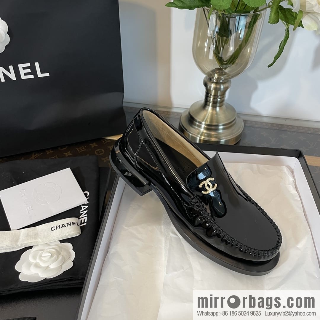 Chanel small fragrance double logo buckle patent leather loafers