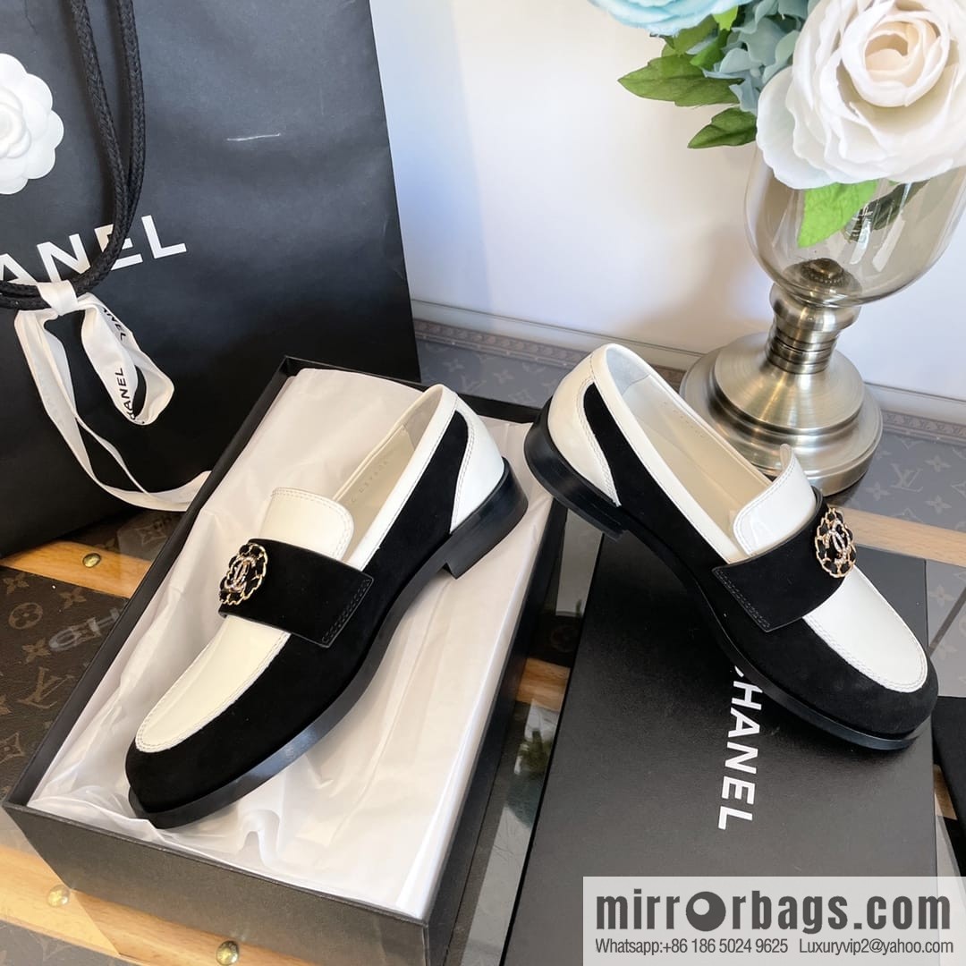 Chanel | Xiaoxiang badge rhinestone loafers