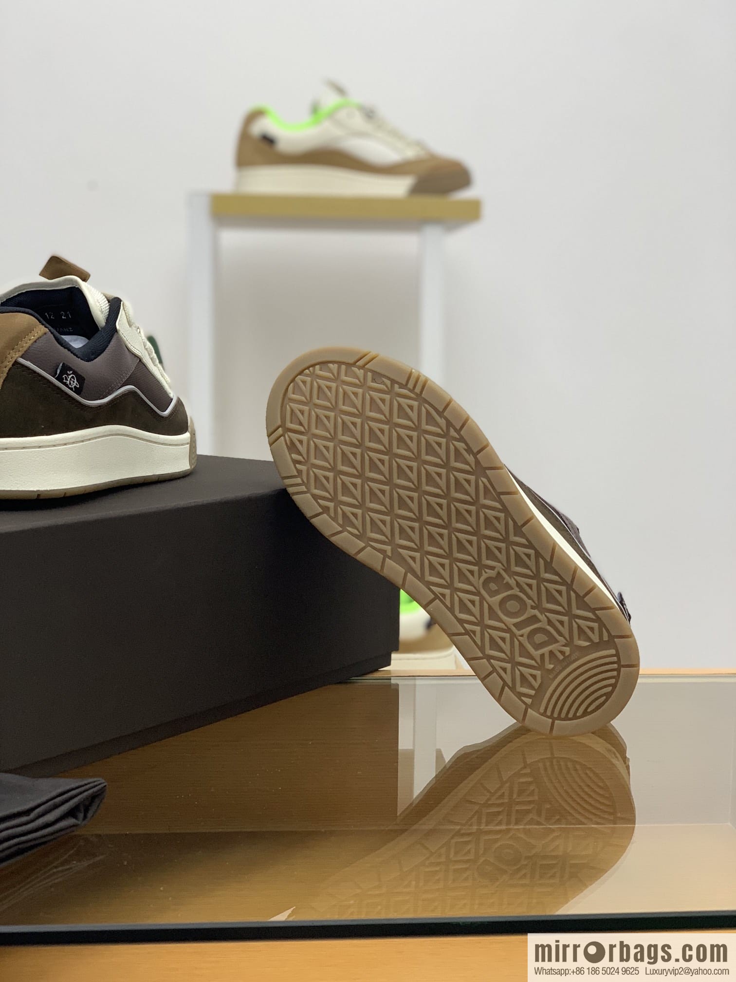 Dior grained calf leather with breathable mesh men's casual retro sneakers