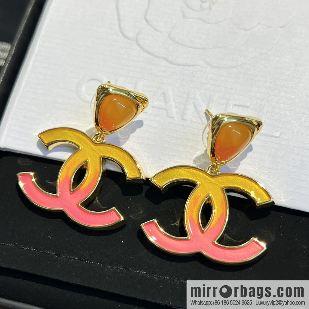 New ☑️ Chanel c2 double c gradual change pink stud earrings