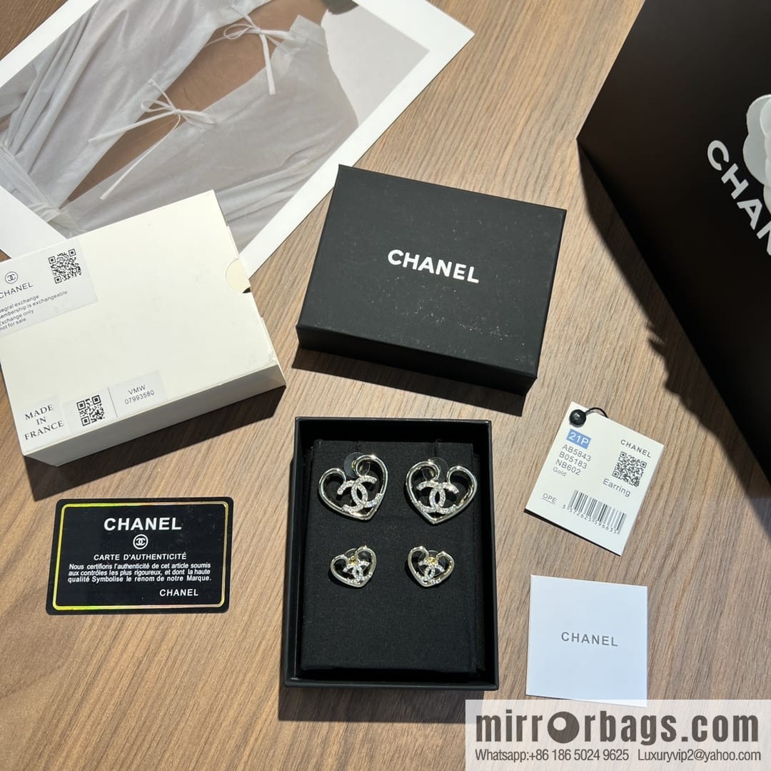 New ☑️ Chanel c1 double c cut-out peach heart love stud earrings