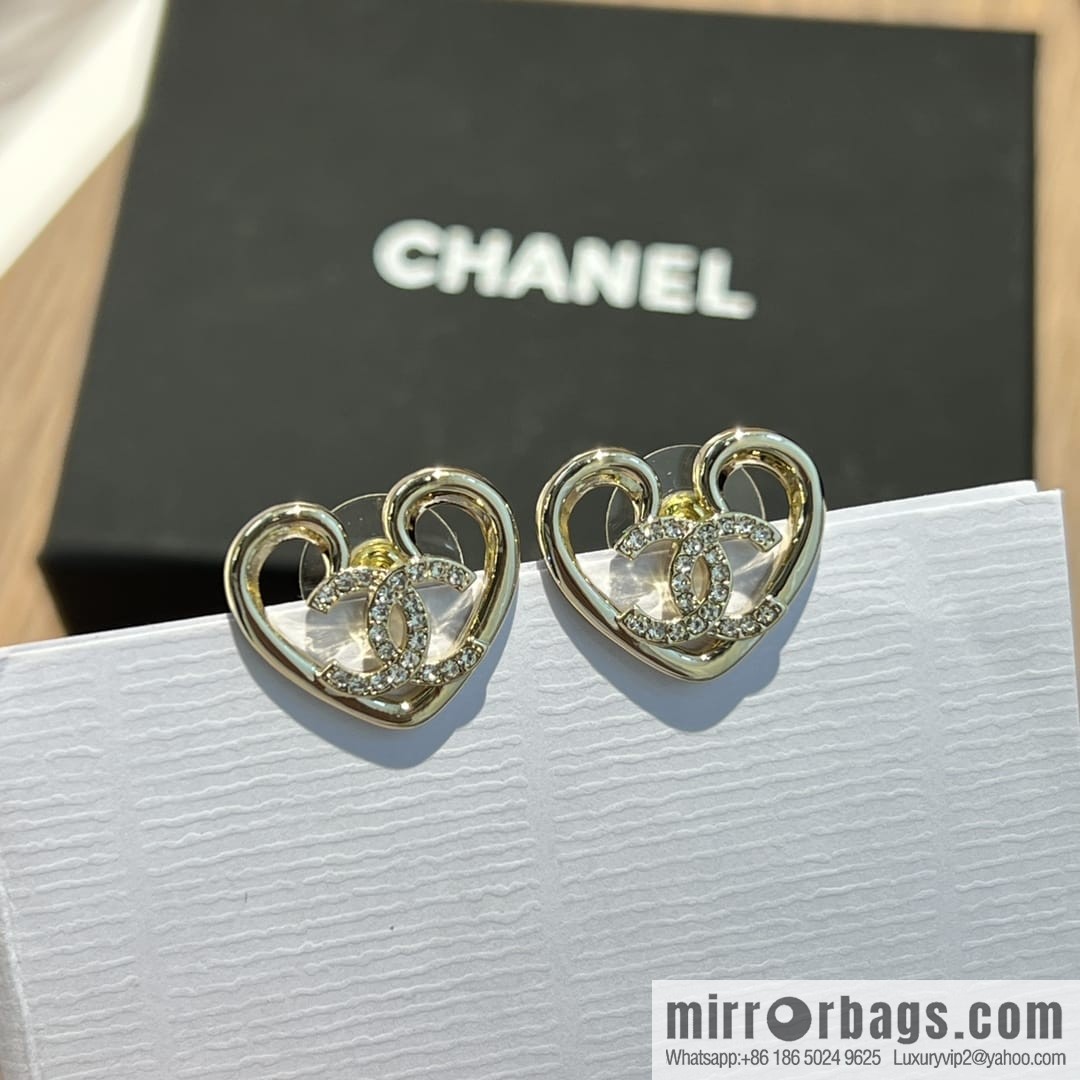 New ☑️ Chanel c1 double c cut-out peach heart love stud earrings