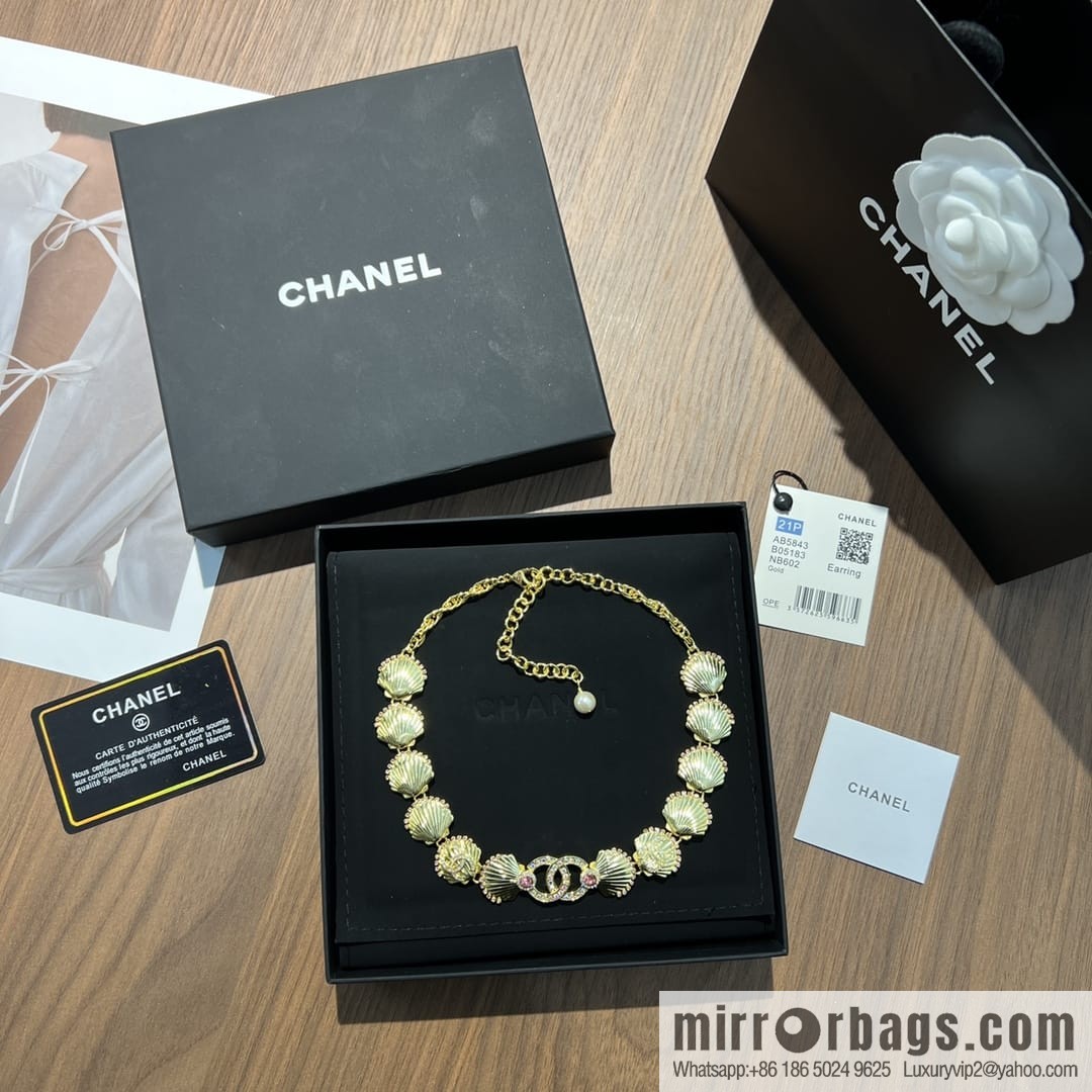 New ☑️ Chanel double c gold shell 🐚 necklace