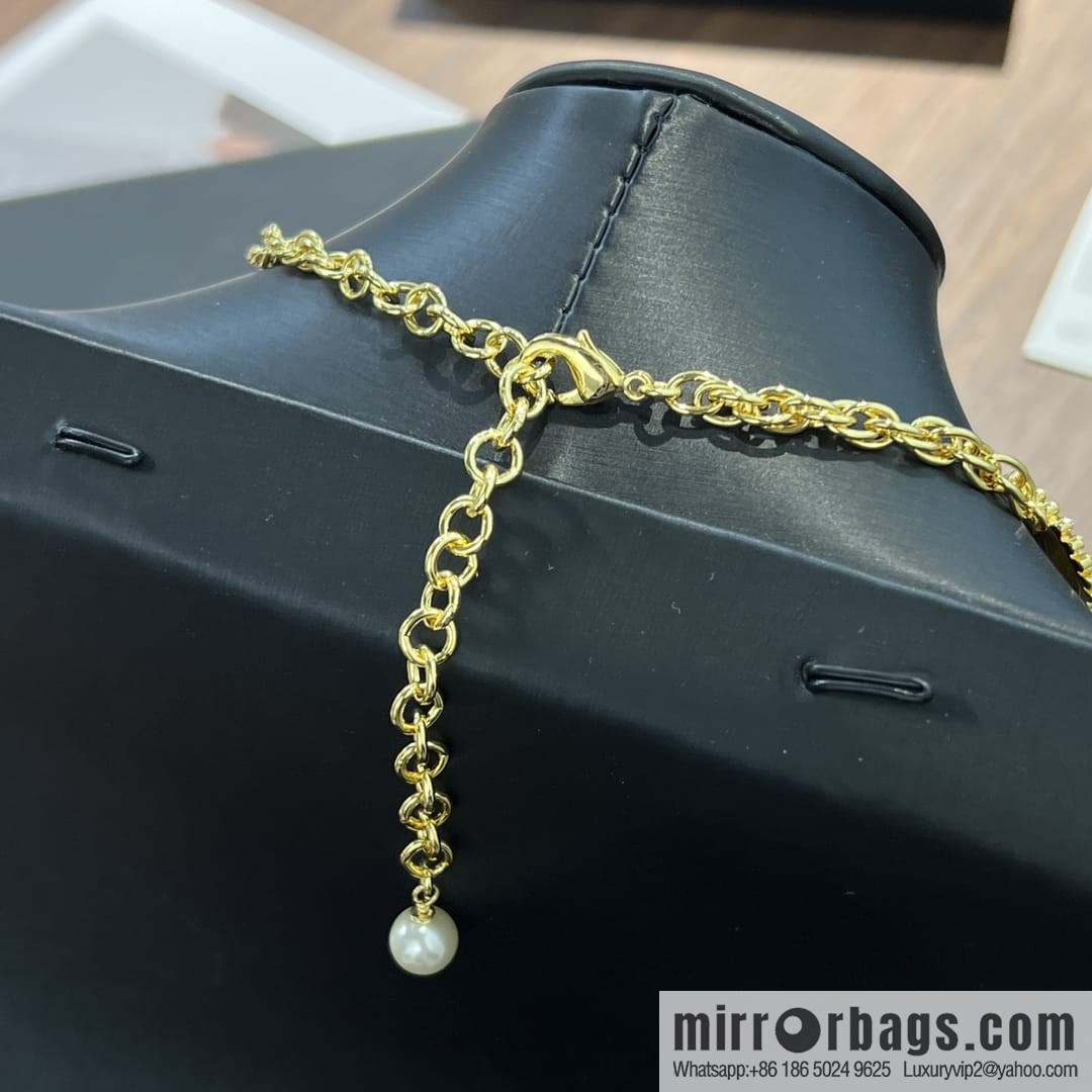 New ☑️ Chanel double c gold shell 🐚 necklace