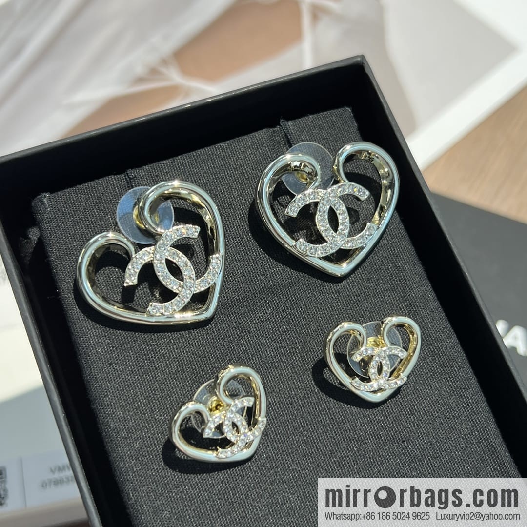 New ☑️ Chanel c1 double c cut-out peach heart love stud earrings