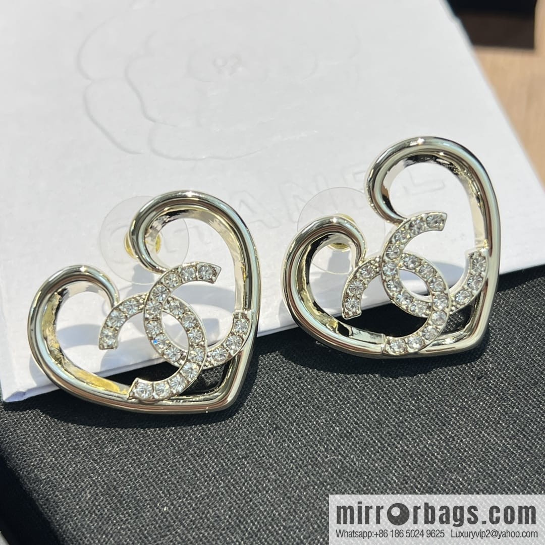 New ☑️ Chanel c1 double c cut-out peach heart love stud earrings