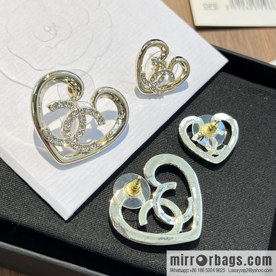 New ☑️ Chanel c1 double c cut-out peach heart love stud earrings