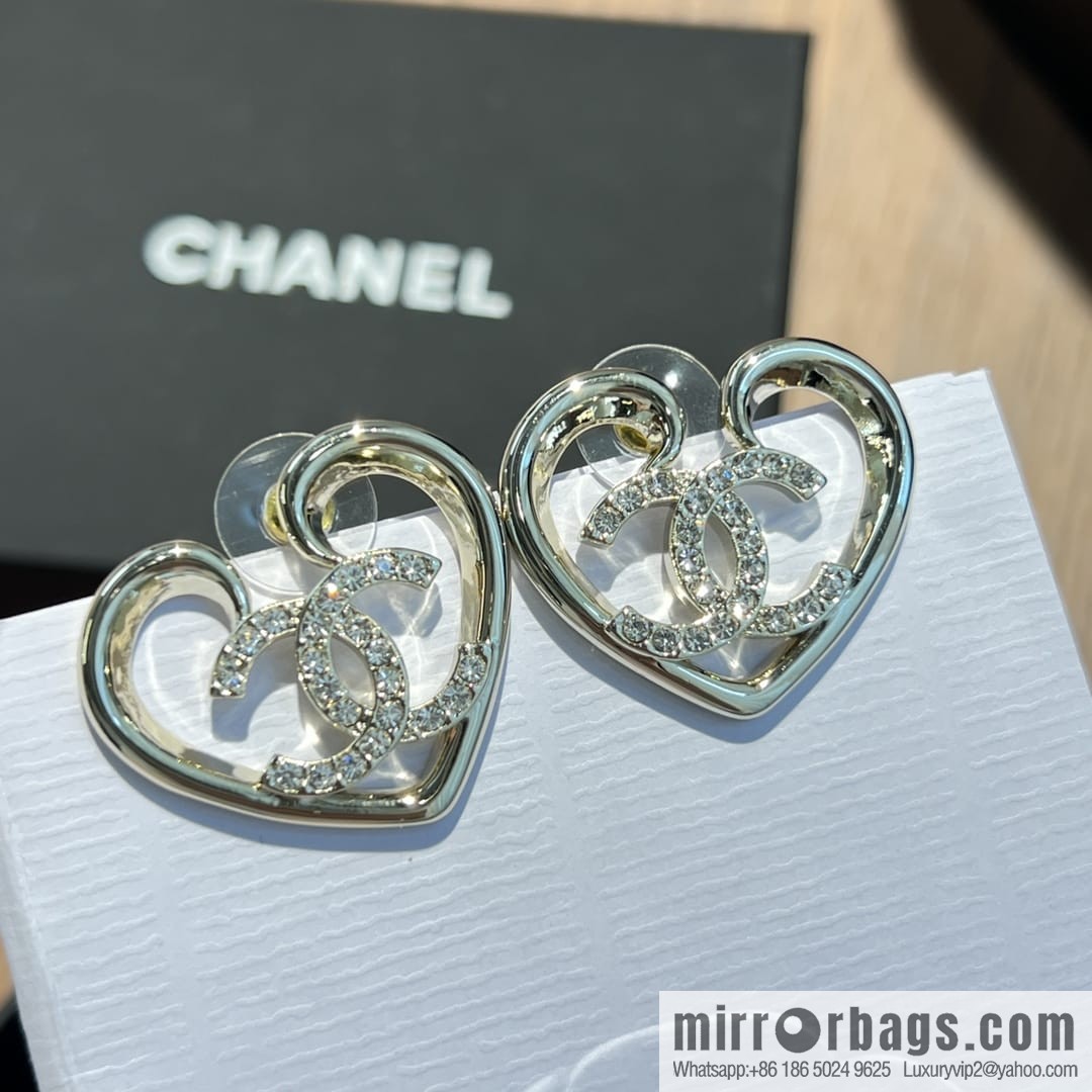 New ☑️ Chanel c1 double c cut-out peach heart love stud earrings