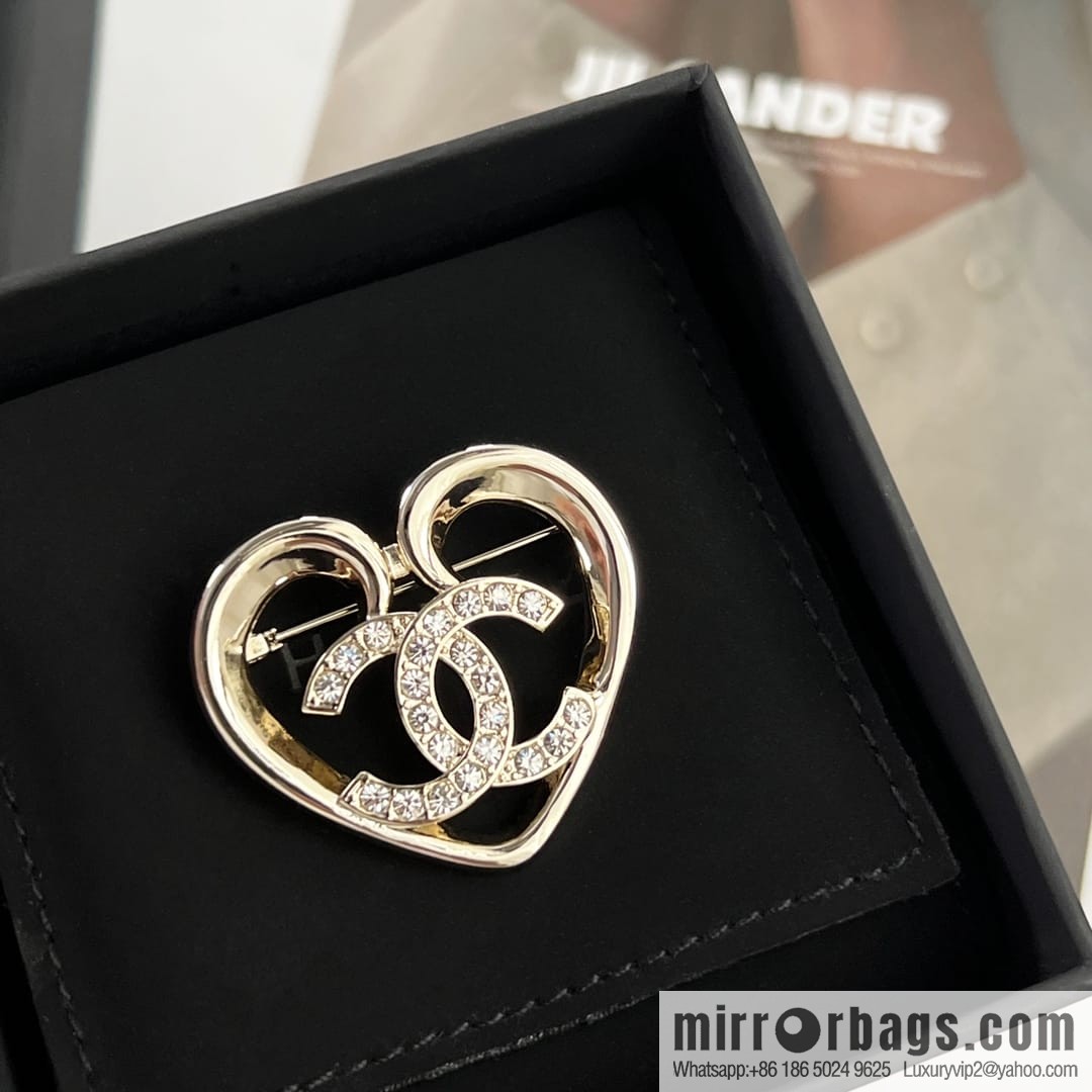 New ☑️ Chanel double c gold peach heart love brooch