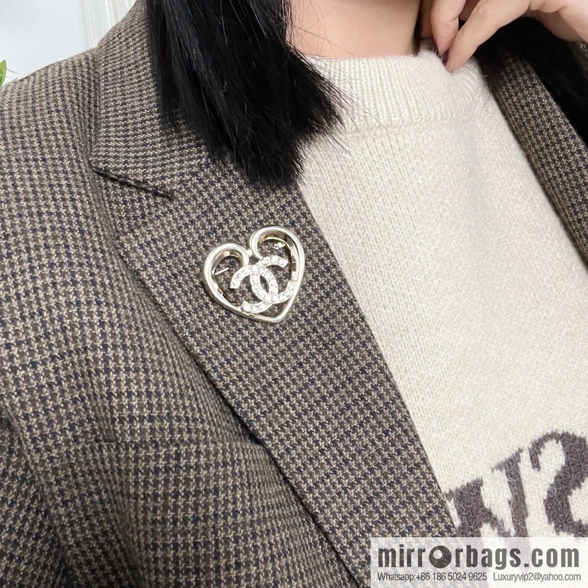 New ☑️ Chanel double c gold peach heart love brooch