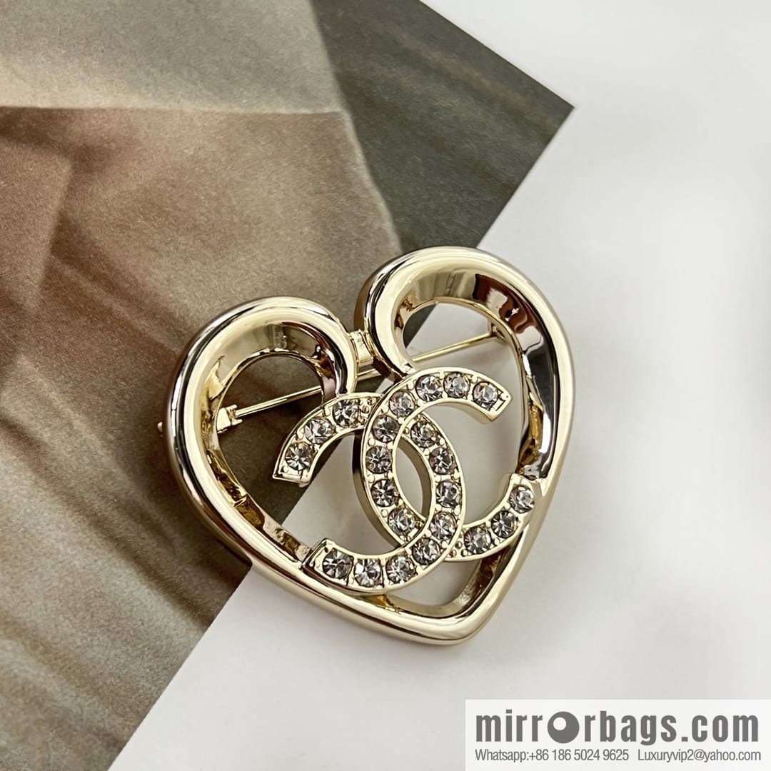 New ☑️ Chanel double c gold peach heart love brooch