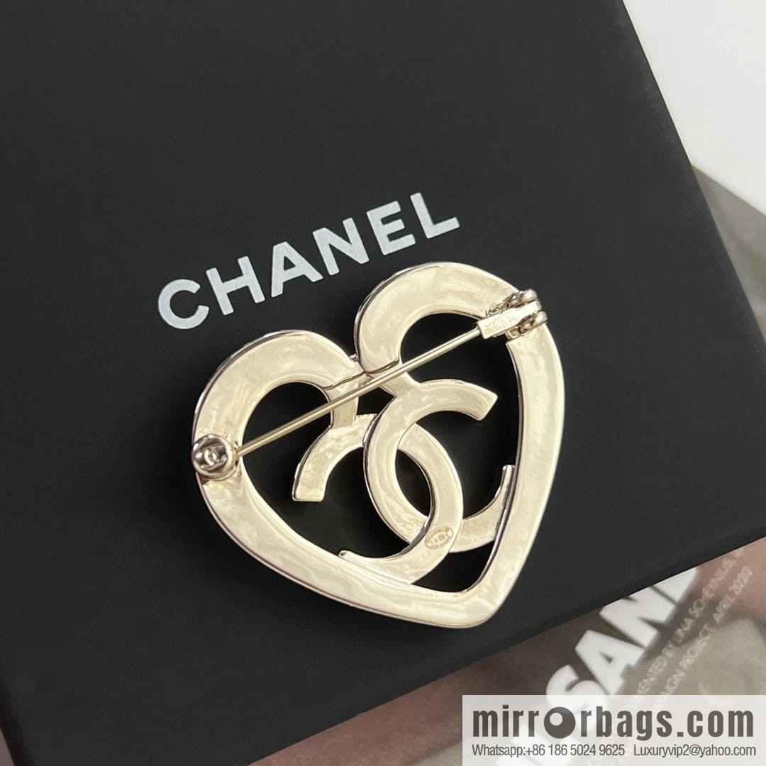 New ☑️ Chanel double c gold peach heart love brooch