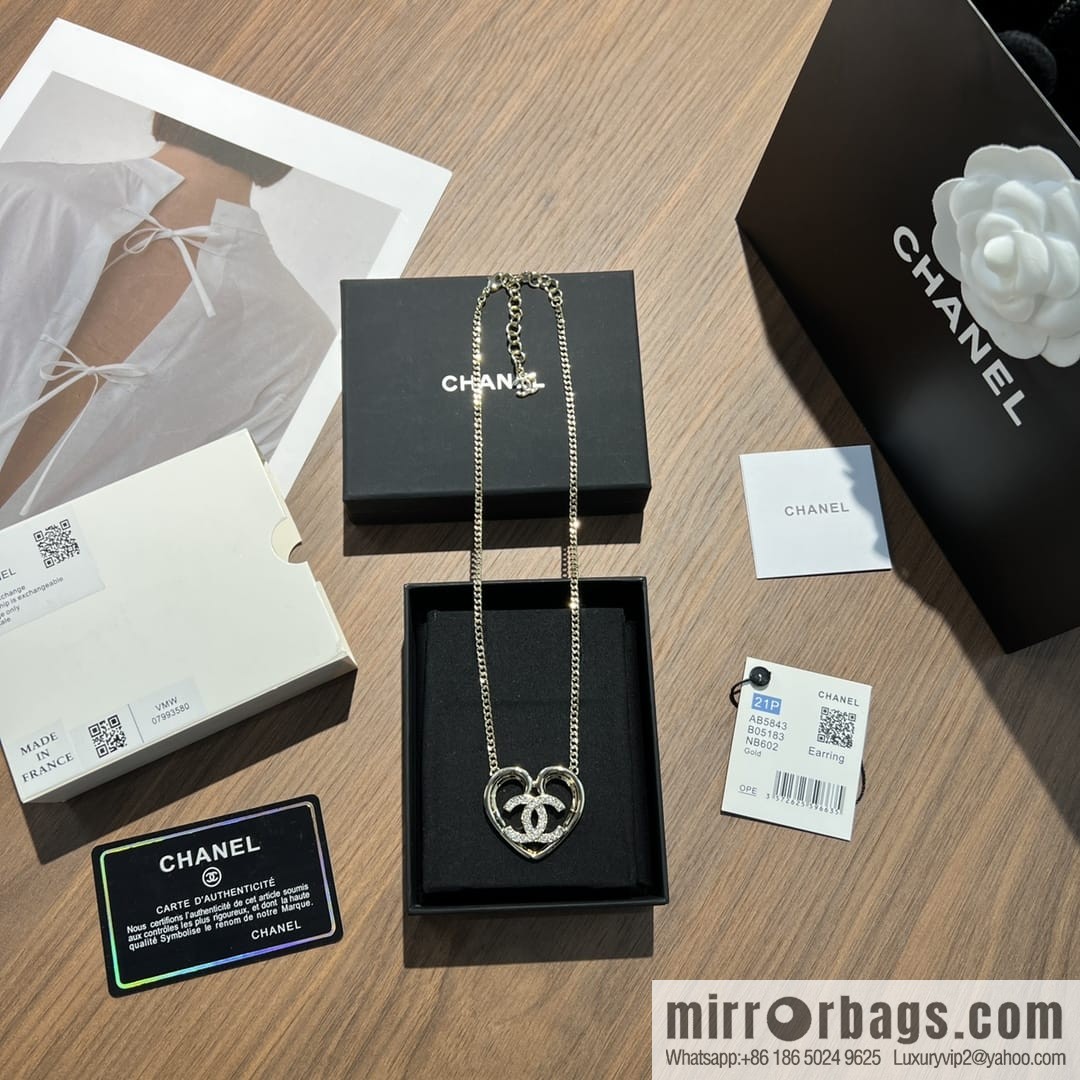 New ☑️ Chanel double c cut-out peach heart love necklace