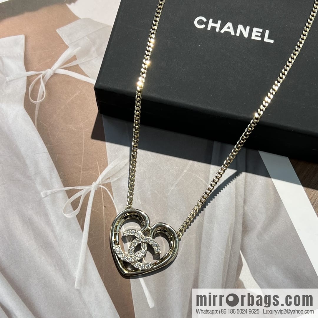 New ☑️ Chanel double c cut-out peach heart love necklace
