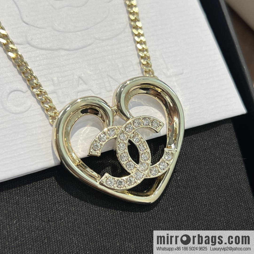 New ☑️ Chanel double c cut-out peach heart love necklace