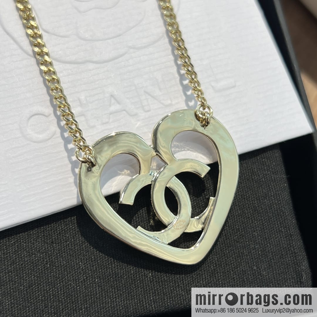New ☑️ Chanel double c cut-out peach heart love necklace
