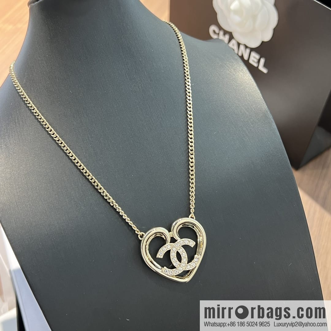 New ☑️ Chanel double c cut-out peach heart love necklace