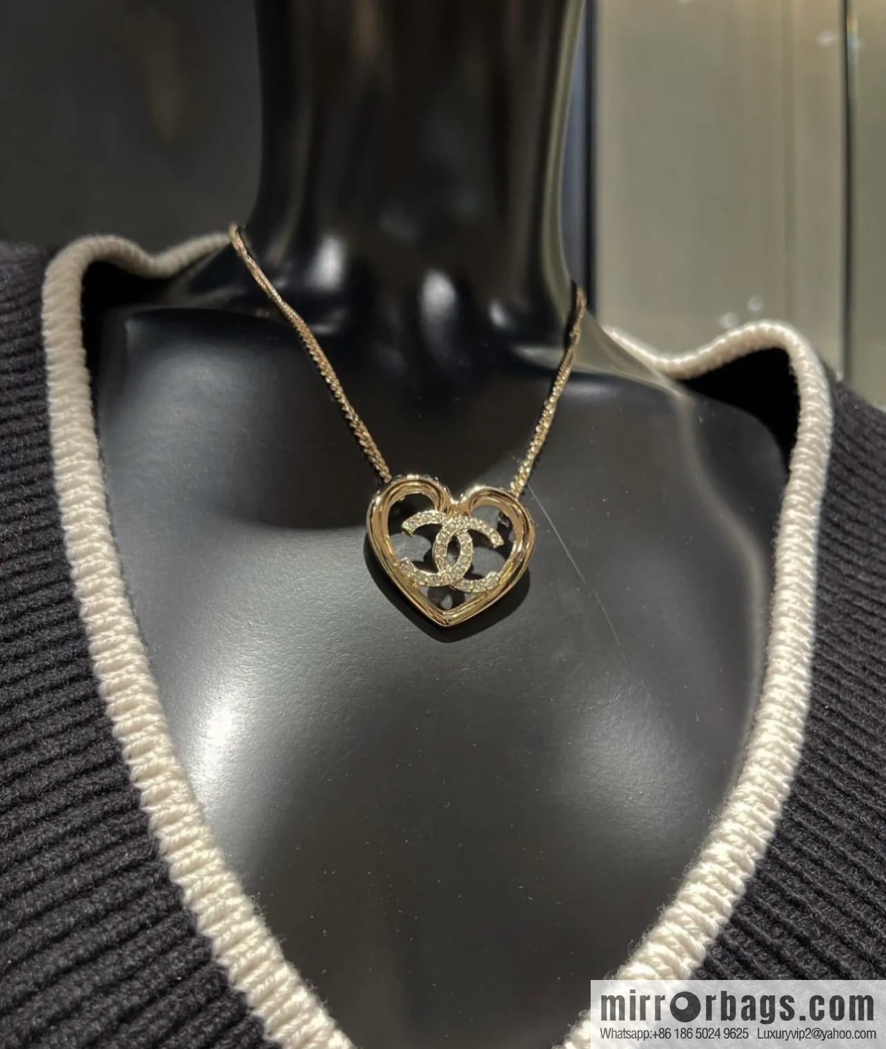New ☑️ Chanel double c cut-out peach heart love necklace