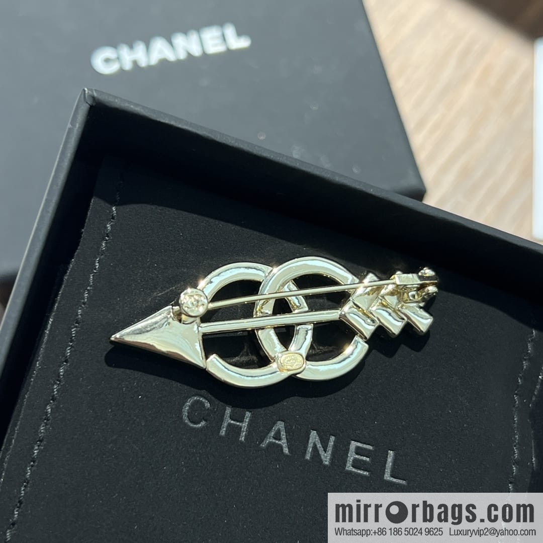 New ☑️ Chanel double c arrow brooch