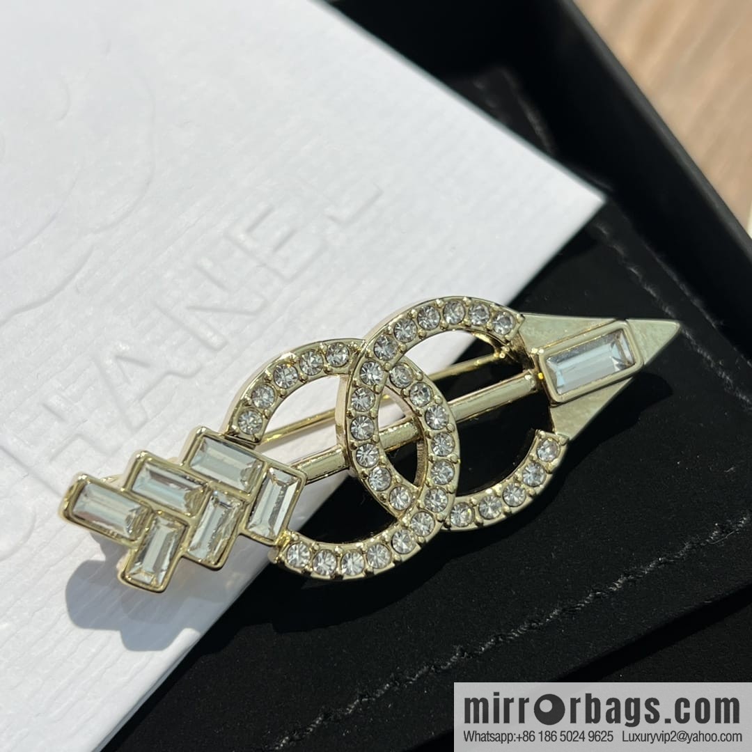 New ☑️ Chanel double c arrow brooch