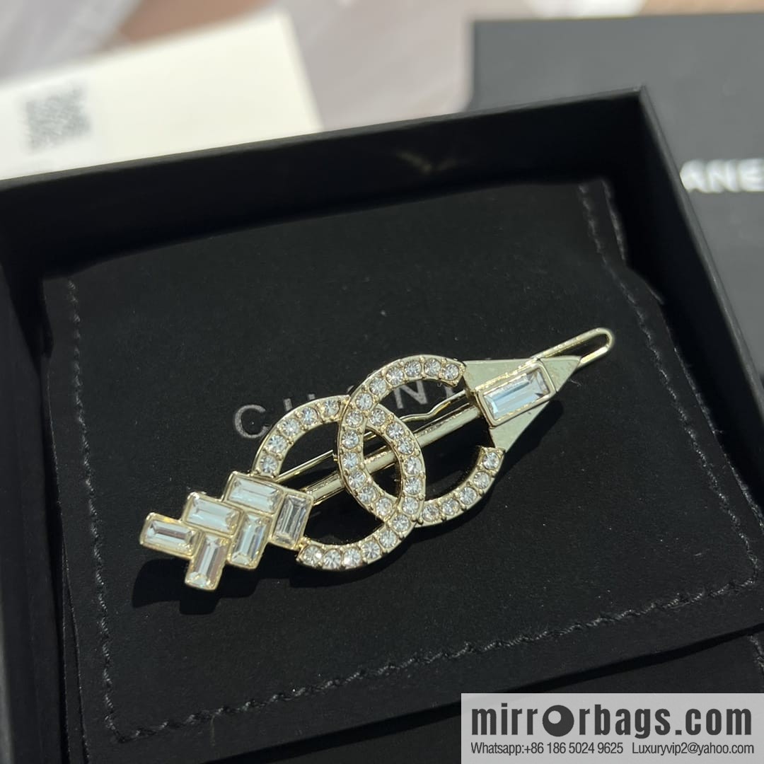 New ☑️ Chanel Double C Arrow Hairpin