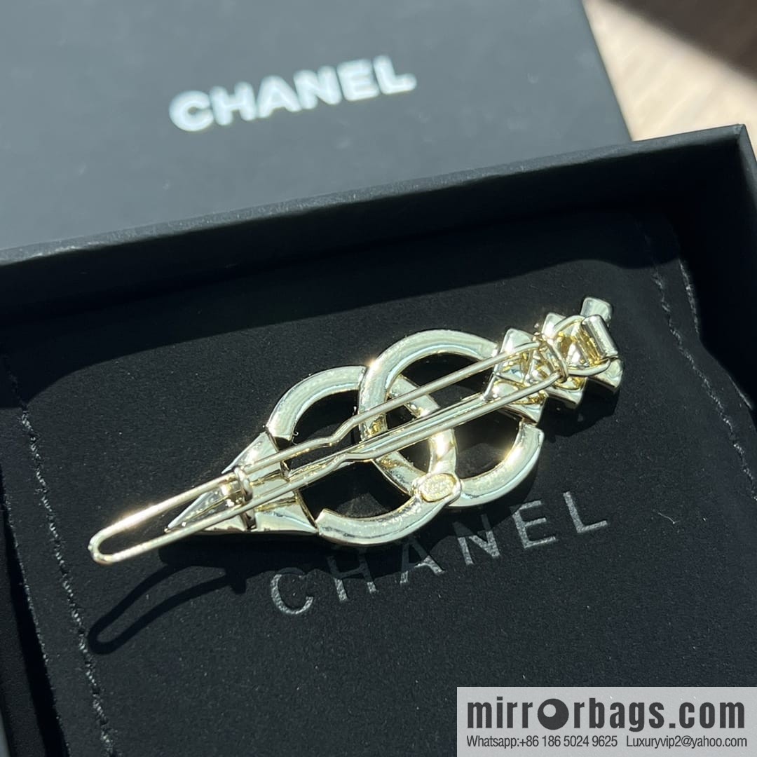 New ☑️ Chanel Double C Arrow Hairpin