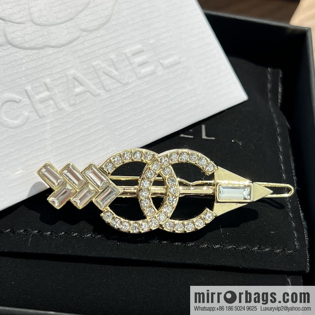 New ☑️ Chanel Double C Arrow Hairpin