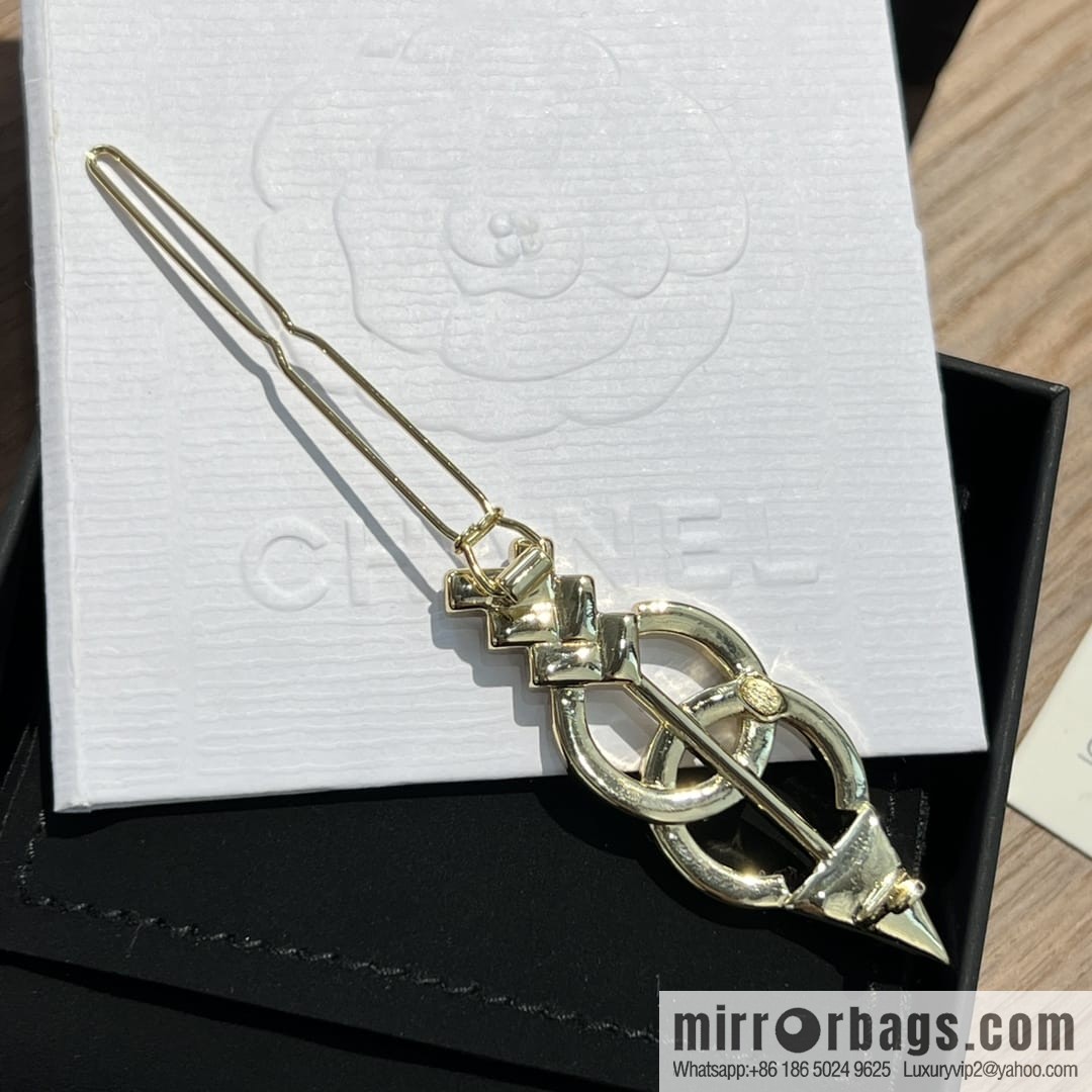 New ☑️ Chanel Double C Arrow Hairpin