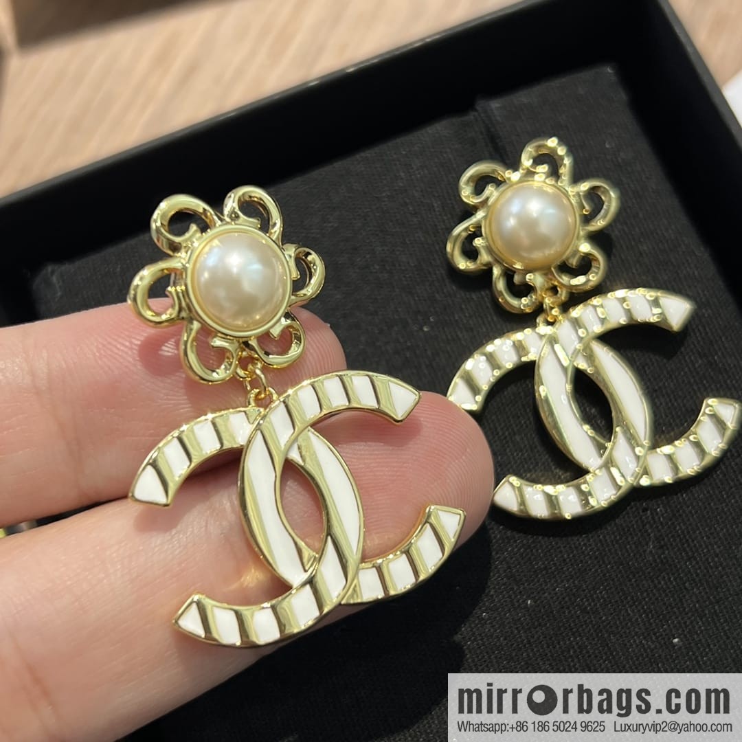 New ☑️ Chanel c2 double c wavy stud earrings