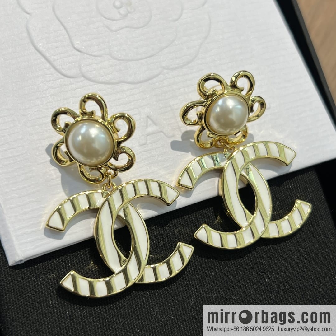 New ☑️ Chanel c2 double c wavy stud earrings