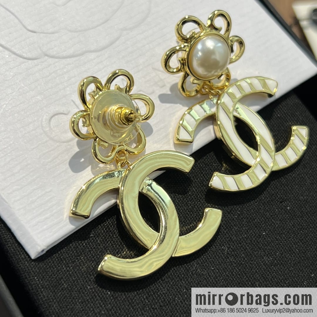 New ☑️ Chanel c2 double c wavy stud earrings